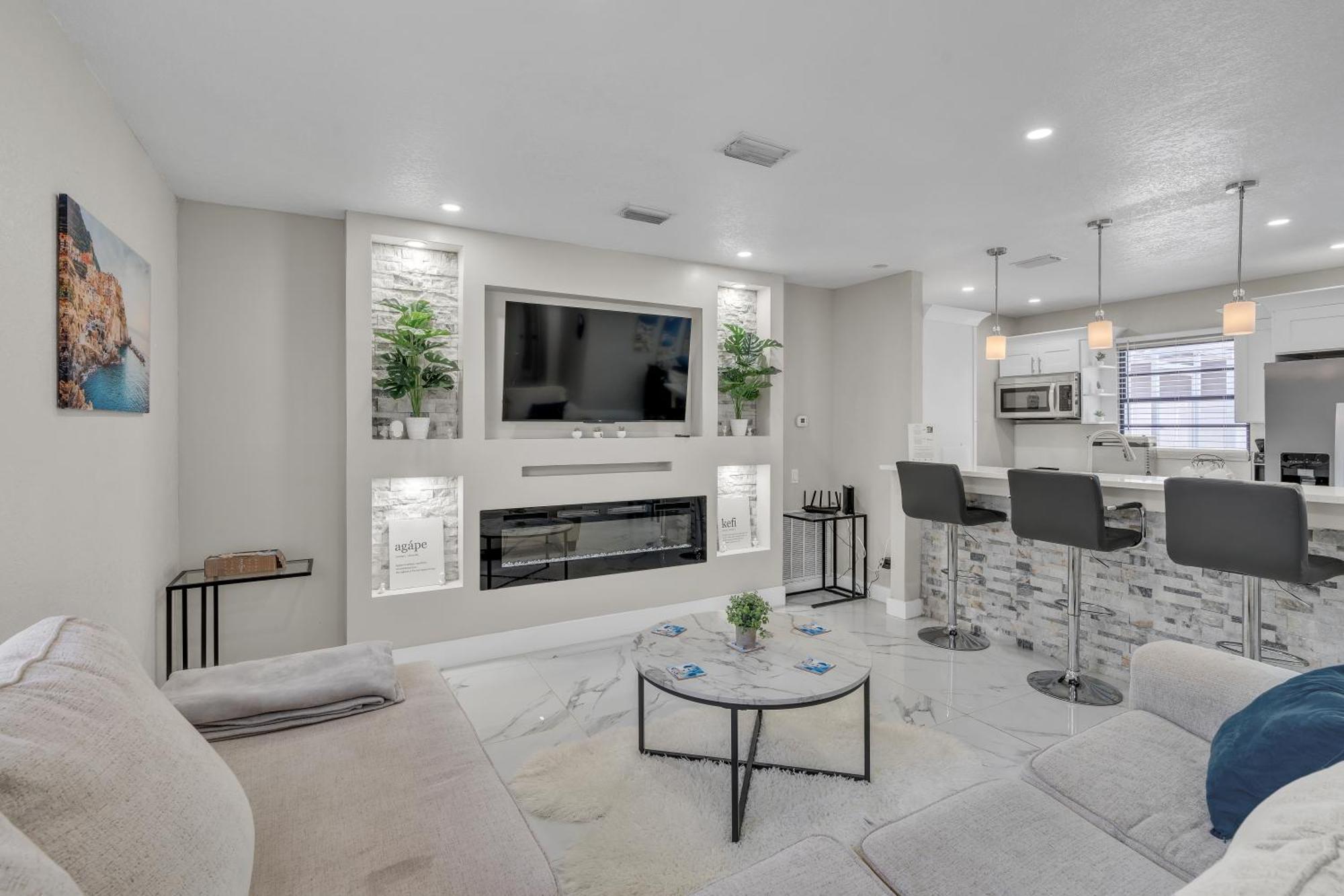 Holiday home Stunning Modern In With Pool - Just 5 Minutes From Airport! Tampa
