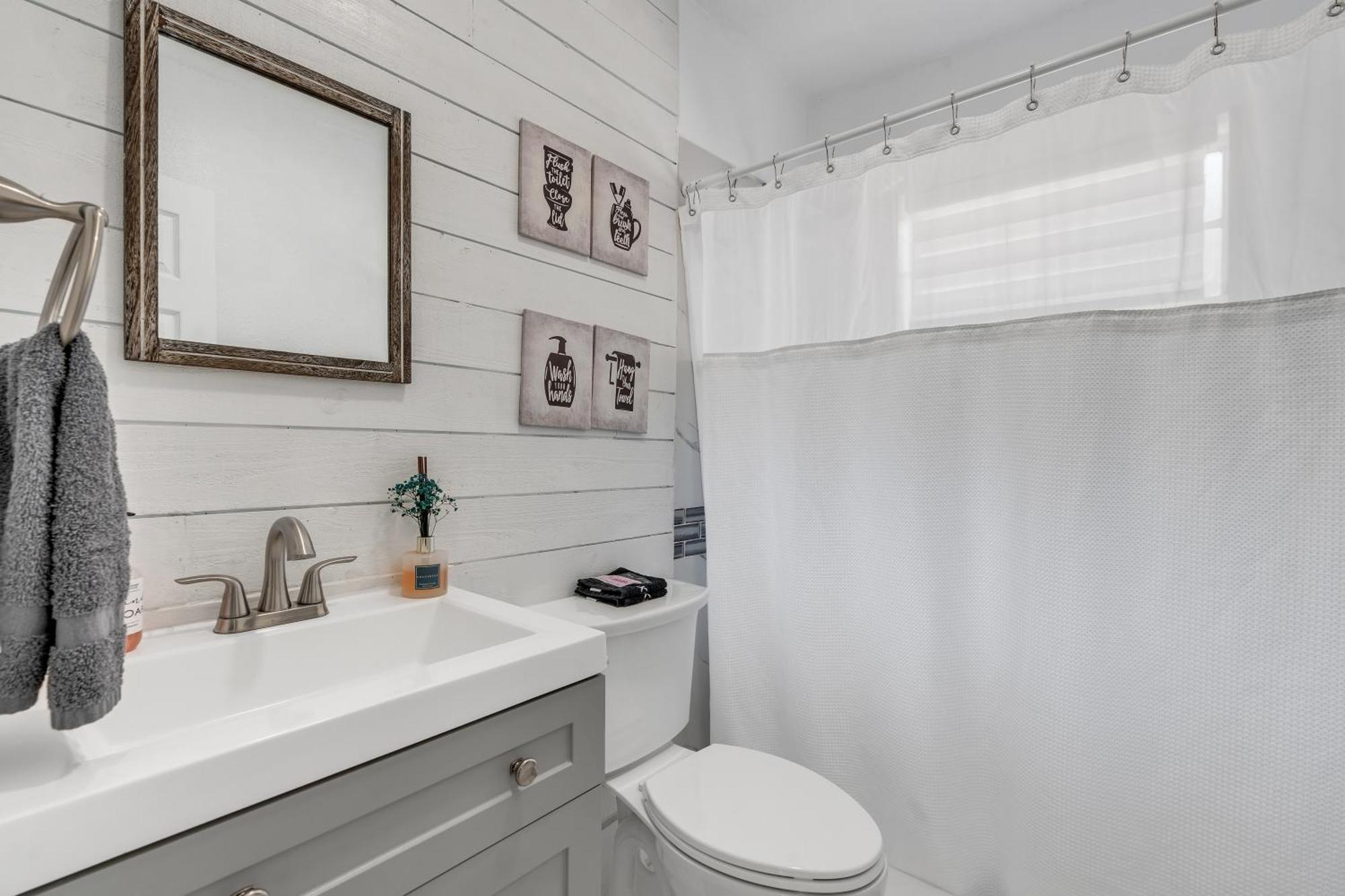 Stunning Modern In With Pool - Just 5 Minutes From Airport! Holiday home Tampa